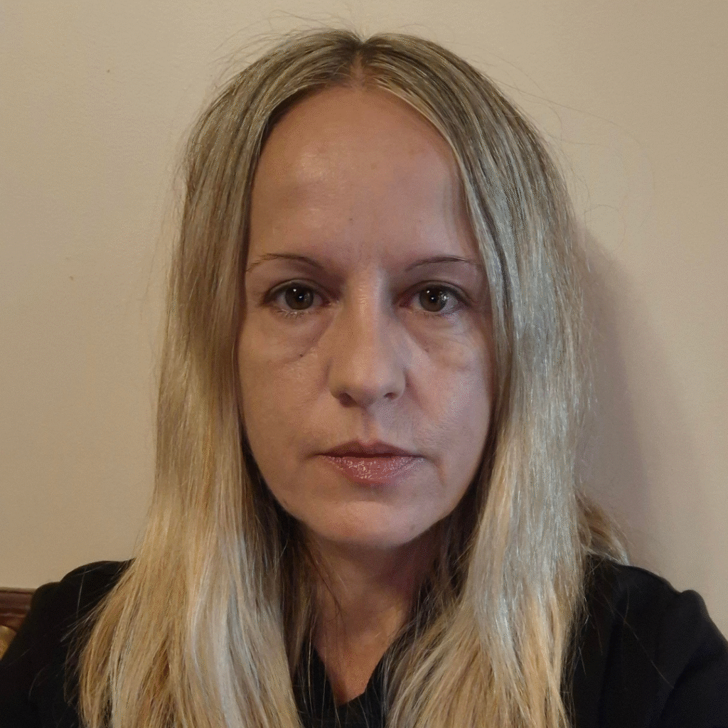 Photo of Joanne- Community Mentor Support Worker Community access personal care NDIS Geelong